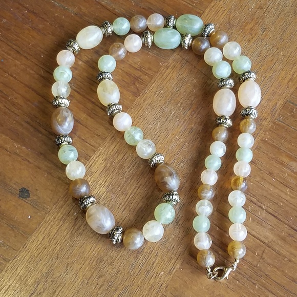 Vintage Jewelry - Stunning Vintage Beaded Necklace